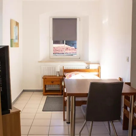 Einladene Mit Aussengastronomie Bed & Breakfast