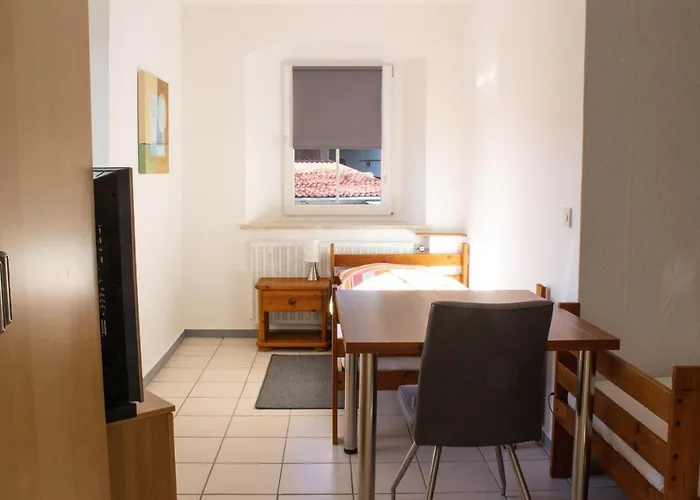 Einladene Mit Aussengastronomie Bed & Breakfast